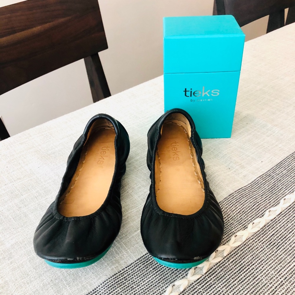 Flat black Tieks Size 8